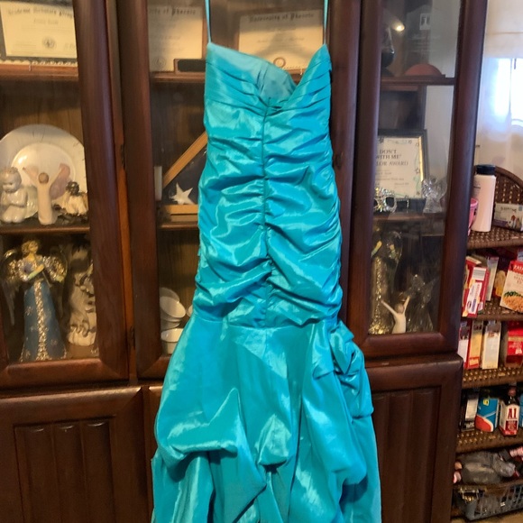 Evening wear - Picture 6 of 11